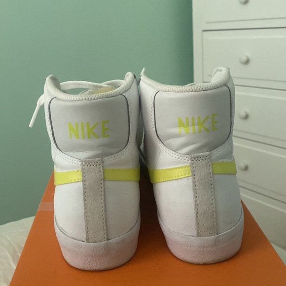 Nike Blazer White/Lemon Venom - WOMENS 7.5 - Picture 10 of 11